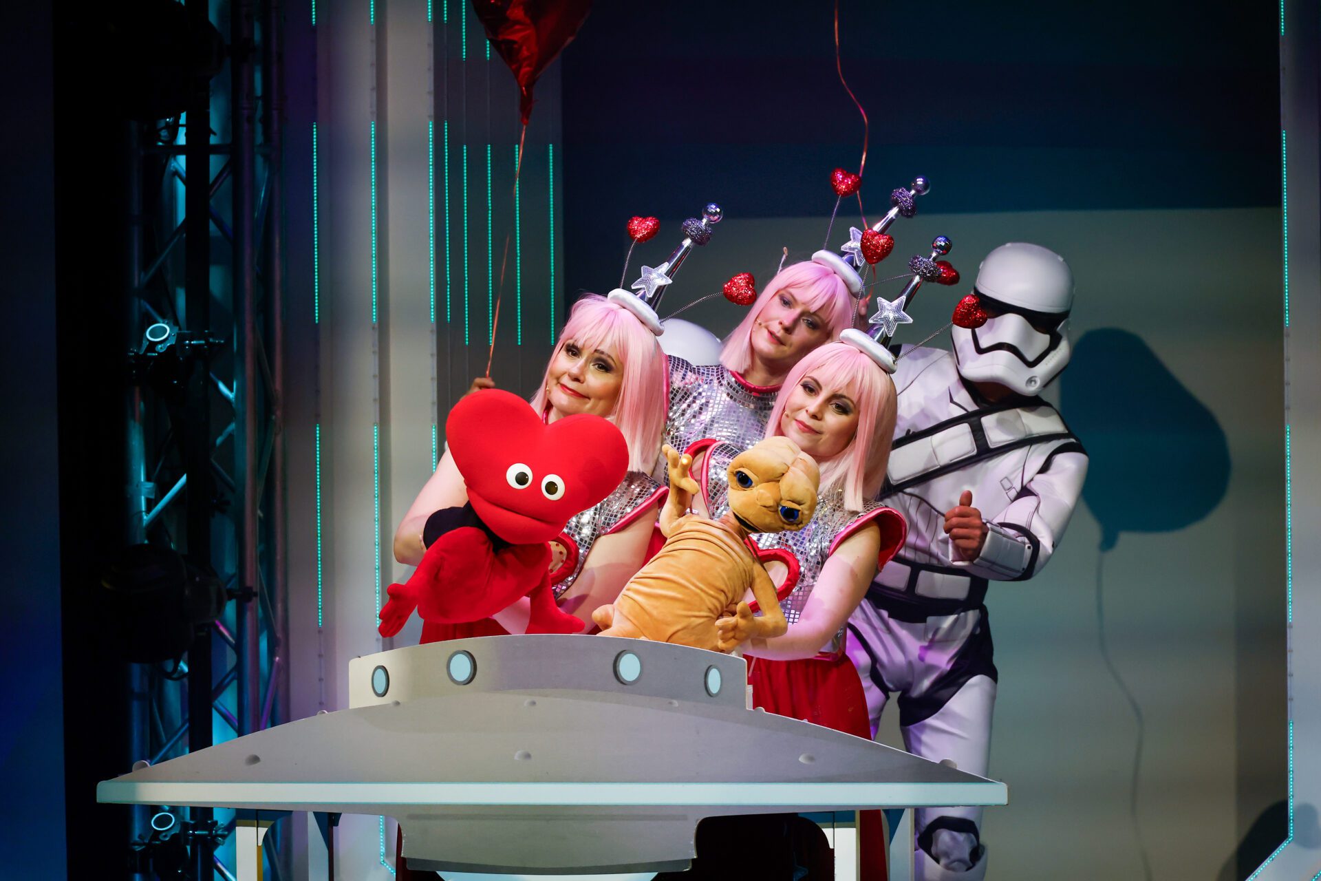 Oberaffengeil – Ein wilder Trip durch die 80er und 90er 8 Oberaffengeil c MorrisMacMatzen 17 | MUSICAL TODAY
