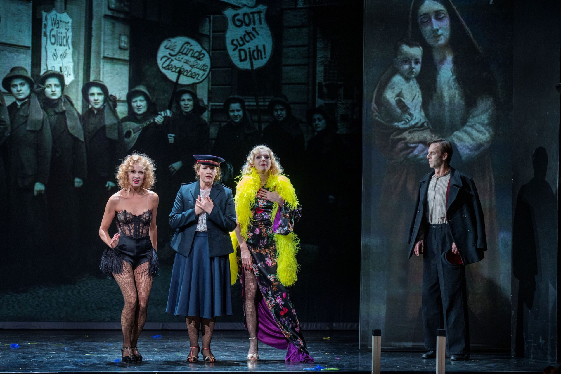 Die Carmen von St. Pauli 12 Carmen A.Schwabe V.Fleer N.Petri H.Dexne c Kerstin Schomburg 20241109 | MUSICAL TODAY