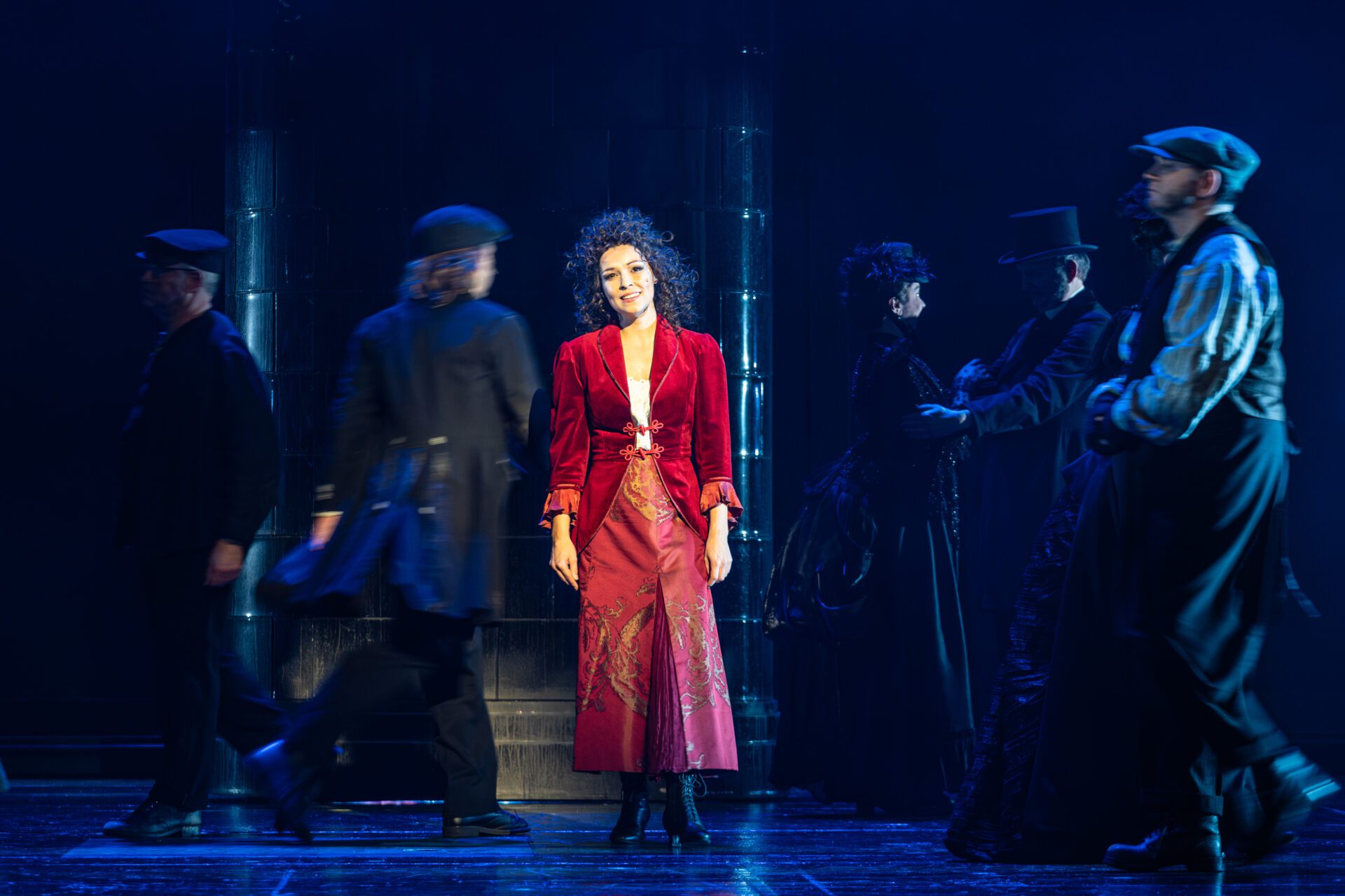 Jekyll & Hyde 8 17 Jekyll and Hyde P 06 12 2024 Anna Langner Mitte Opernchor Foto Christina Iberl | MUSICAL TODAY