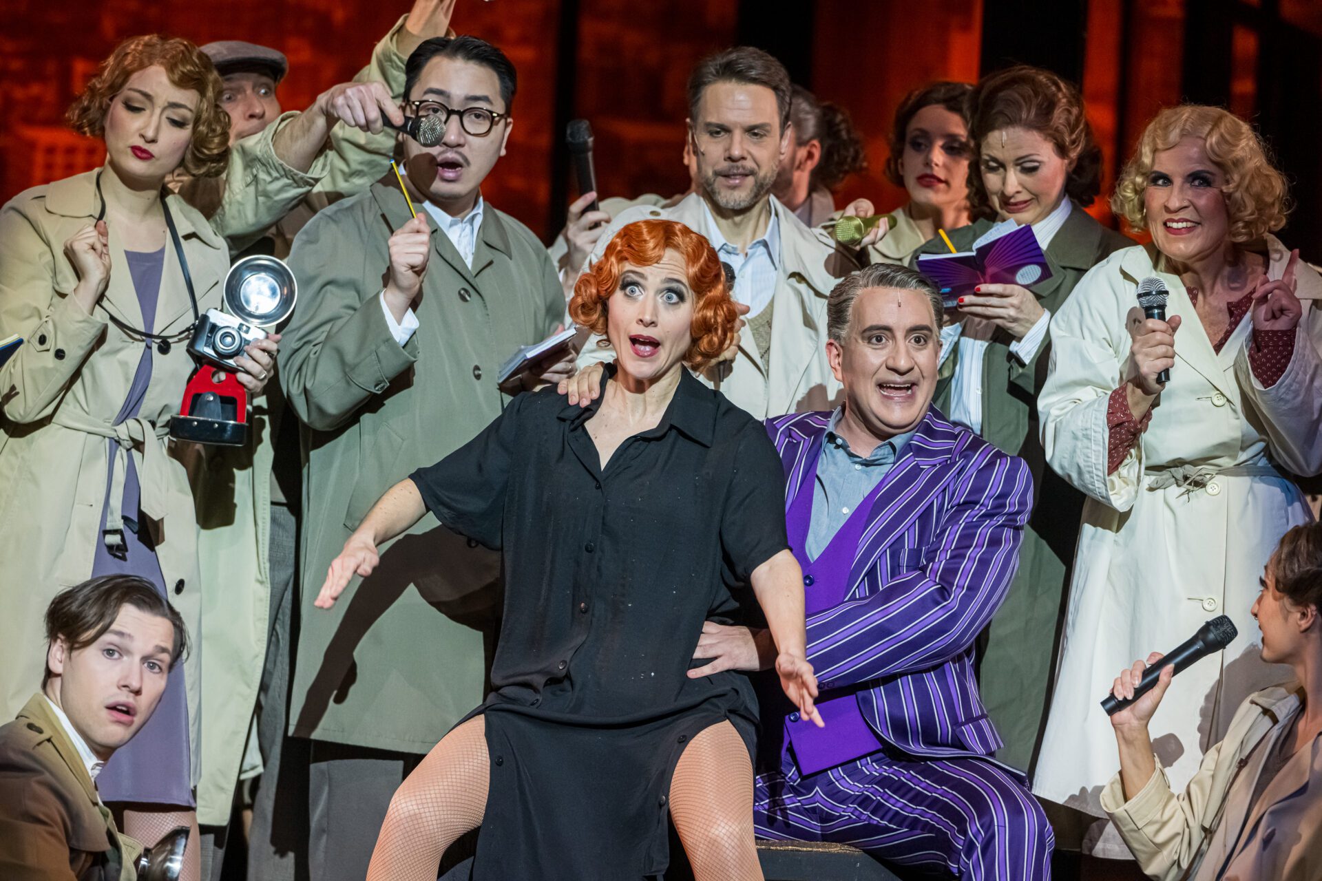 Chicago 8 Laura Scherwitzl Roxie Hart Andres Felipe Orozco Billy Flynn Opernchor 1 | MUSICAL TODAY