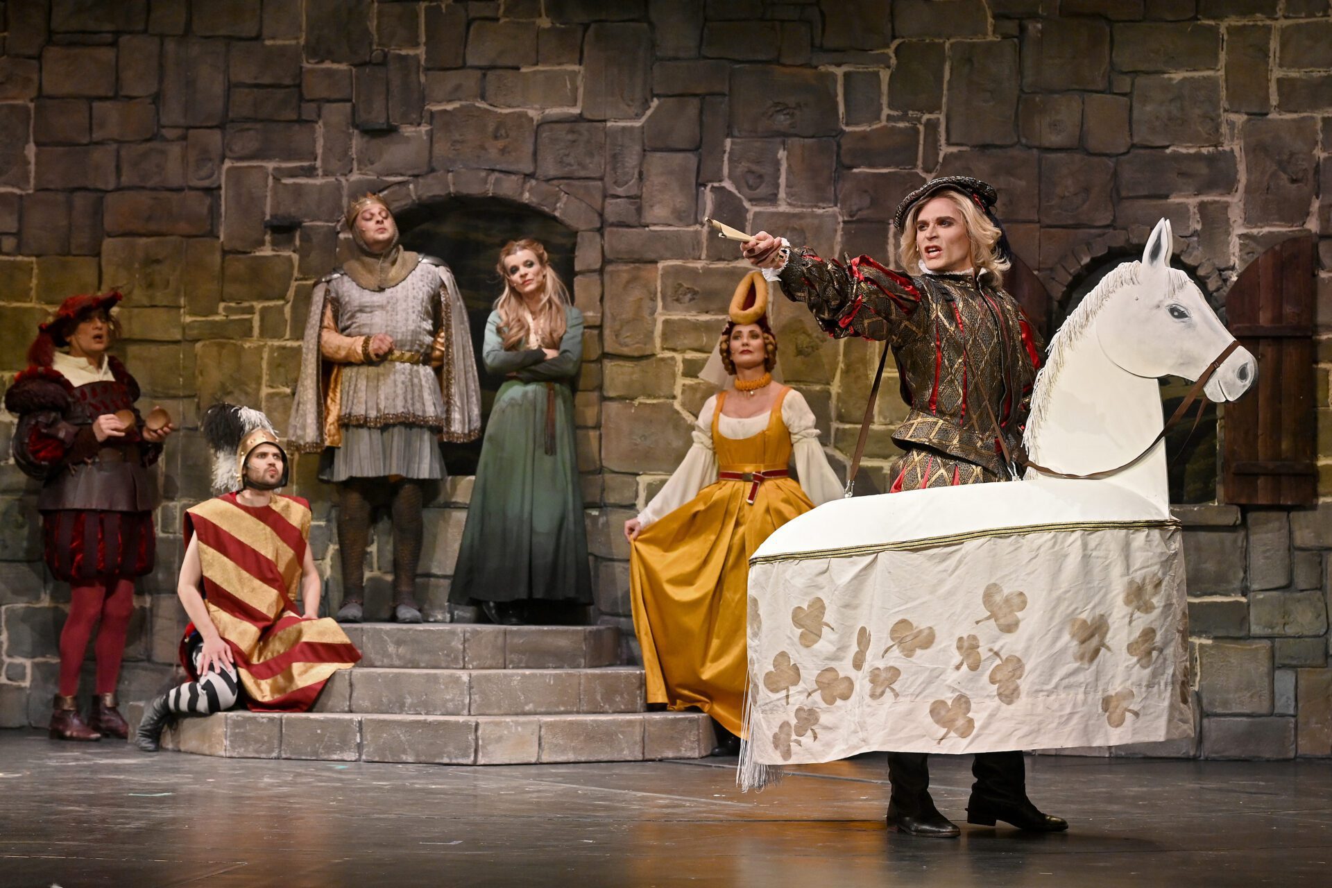 Theater Baden Baden ONCE UPON A MATTRESSE Oliver Jacobs Phillip Henry Brehl Holger Stolz Constanze Weinig Tanja Schoen Lion Russell Baumann Foto Jochen Klenk | MUSICAL TODAY