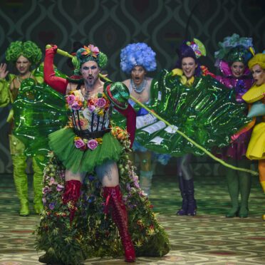 StaatstheaterNuernberg 2024 25 Oper La Cage aux Folles Ludwig Olah 018 | MUSICAL TODAY