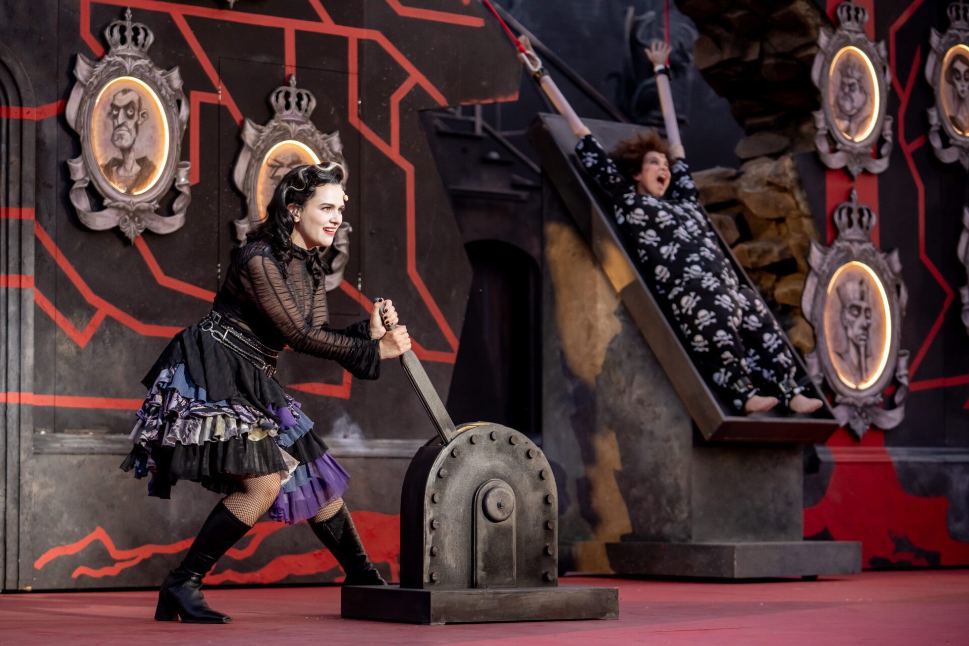 The Addams Family 10 06 TM The Addams Family Sandra Leitner Luisa Meloni HPO 087 c Andreas Lander | MUSICAL TODAY