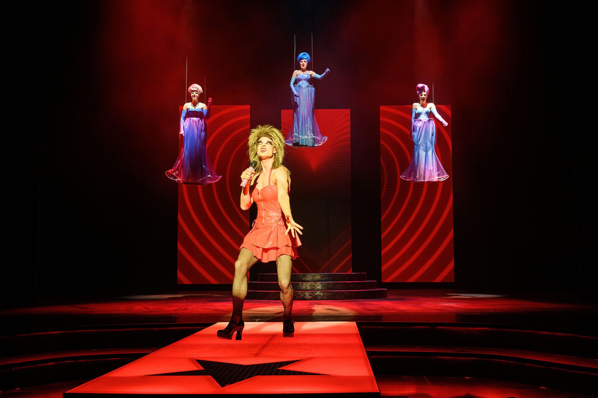 Priscilla – Queen of the Desert 12 003 Larissa Enzi Magnus Jahr Monika Ballwein Alea Hagedorn Priscilla SLT Tobias Witzgall LT2 3212 | MUSICAL TODAY
