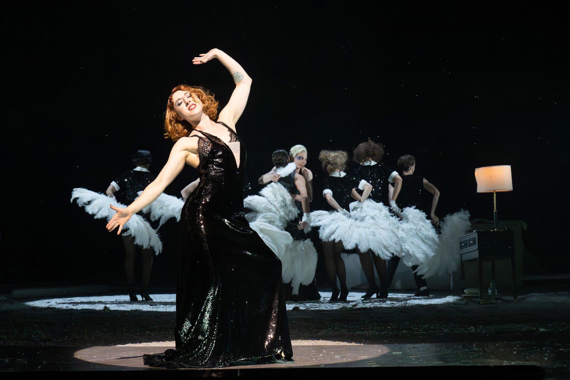 Cabaret 8 Resi Cabaret Vassilissa Reznikoff Vincent Glander sowie die Kit Kat Girls Boys c Monika Rittershaus | MUSICAL TODAY