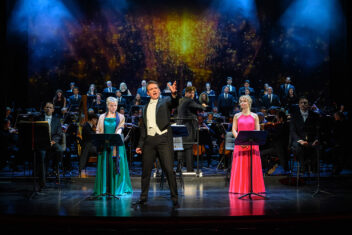 017 Luke Sinclair und Ensemble Not the Messiah Foto Christian Krautzberger LT1 8395 | MUSICAL TODAY