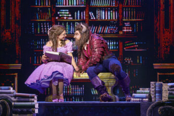 Szenenfoto Die Schoene und das Biest c VBW Deen van Meer 17 | MUSICAL TODAY
