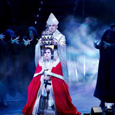 24 Paepstin 2024 Pressebild copyright spotlight musicals Fotograf Peter Scholz | MUSICAL TODAY