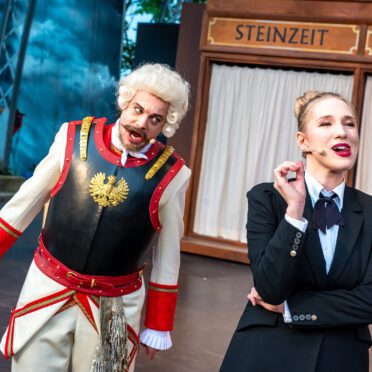 Die neuen Abenteuer des Baron Münchhausen 9 ubs Die neuen Abenteuer des Baron Muenchhausen GPv.l.n.r. Michael Kuczynski Paulina Wojtowicz Foto Udo Krause | MUSICAL TODAY