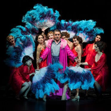 Andres Felipe Orozco Billy Flynn Deutsche Tanzkompanie Opernchor | MUSICAL TODAY