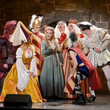 Theater Baden Baden ONCE UPON A MATTRESSE Gruppenbild2 Foto Jochen Klenk | MUSICAL TODAY