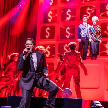 Michael Cerveris and the cast photo by Matthew Murphy | MUSICAL TODAY