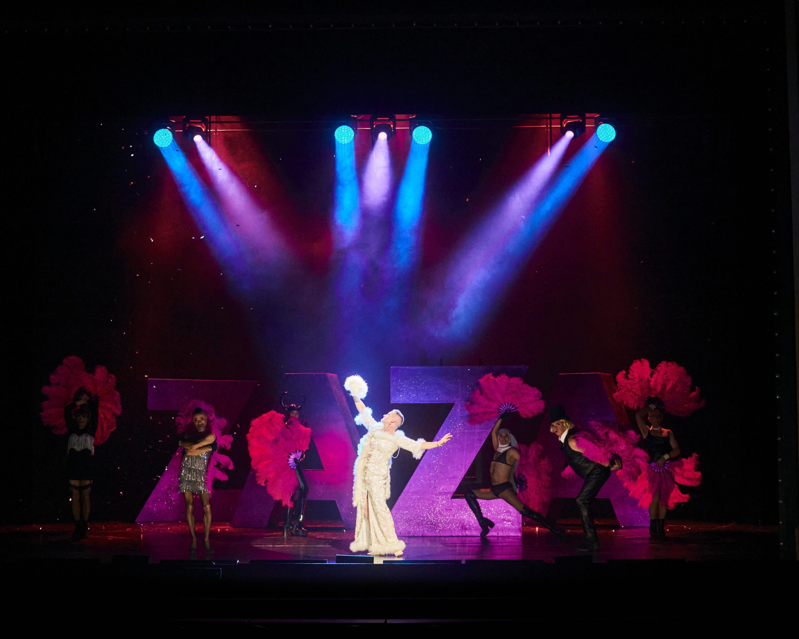 Buehnen Bern La Cage aux Folles Ensemble MarticFlorian Spring 437 scaled | MUSICAL TODAY