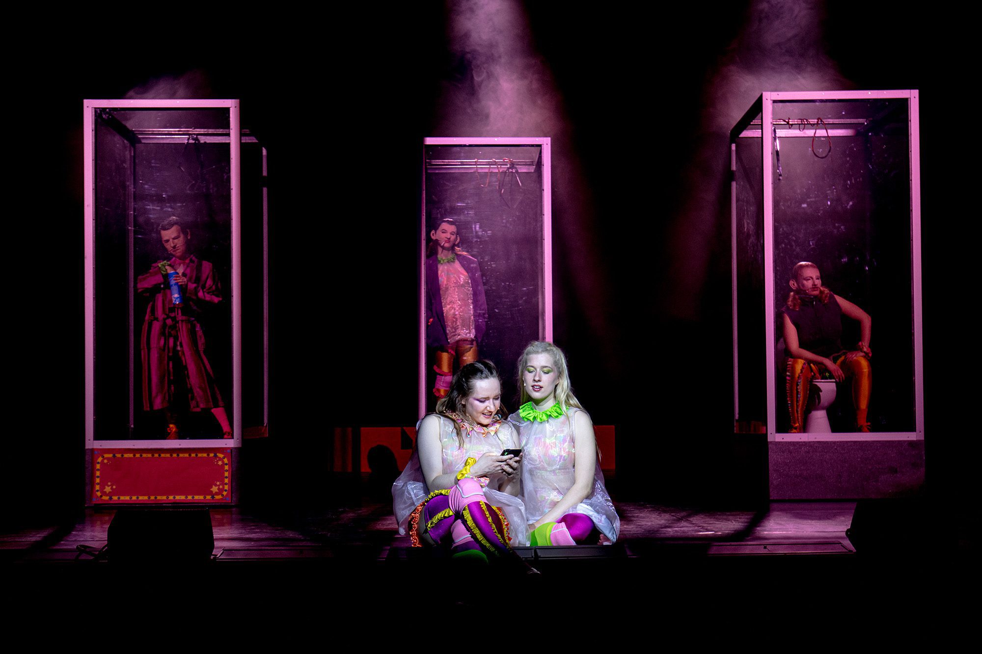 21.53 – zu früh, um schlafen zu gehen, zu spät, um wen anzurufen 8 Media Image2