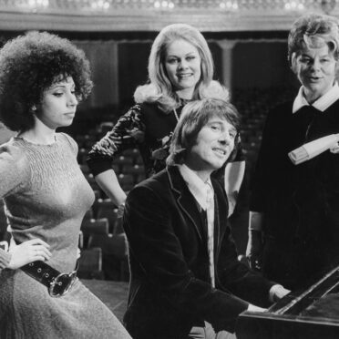 SZ Photo h 02126827 | MUSICAL TODAY