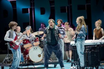 School of Rock 8 SIG3201 | MUSICAL TODAY