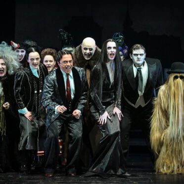 The Addams Family Iris Atzwanger Carlotta Hein Emma Kretschmer Michael Kamp Holger Kraft Maike Elena Schmidt Gregor Loebel Svea Schiedung c Andreas Etter scaled 1 | MUSICAL TODAY
