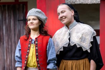 De Moorkatenoper 6 1 Ida Marie Brandt Kerstin Westphal Foto Silke Winkler | MUSICAL TODAY