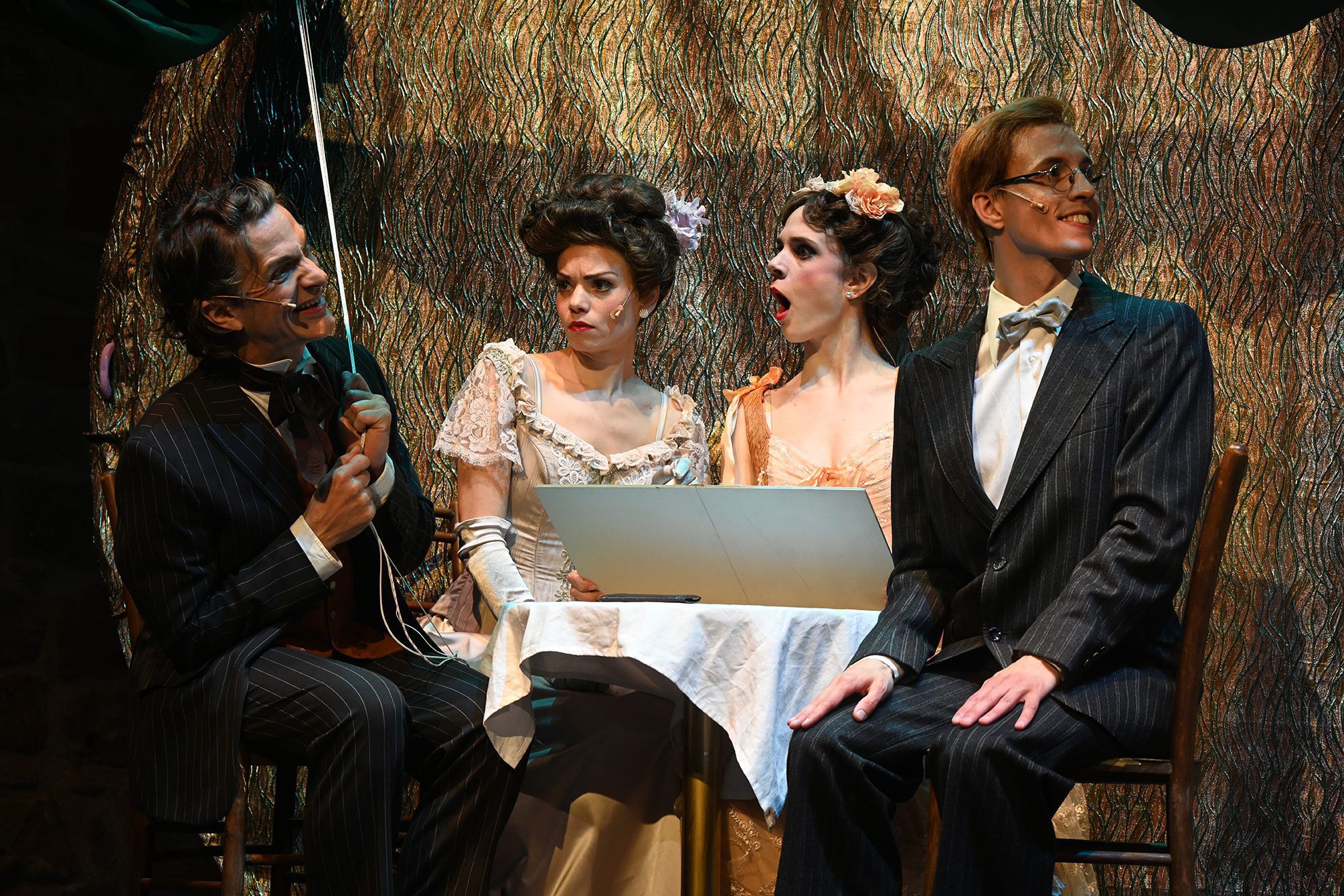 Hallo, Dolly! 8 Media Image2