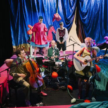 SSH Ferdinand Raimund IngoPertramerRabenhofTheater 2025 ClemensSainitzerAlexanderYannilosAnnaMaboVincentSauerIsabellaKnoell | MUSICAL TODAY