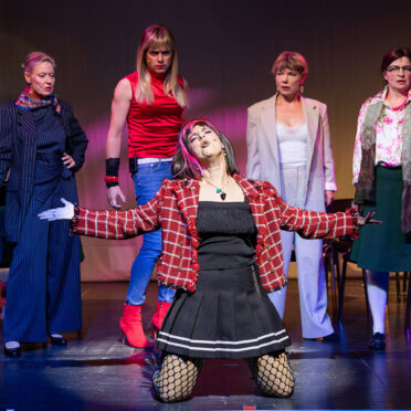 Männerbeschaffungsmaßnahmen 9 Maennerbeschaffungsmassnahmen c Kammertheater Karlsruhe 4 komprimiert | MUSICAL TODAY