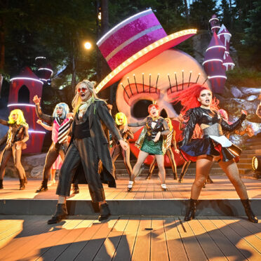 The Rocky Horror Show 15 THE ROCKY HORROR SHOW 4 Ensemble Florian Miedl | MUSICAL TODAY