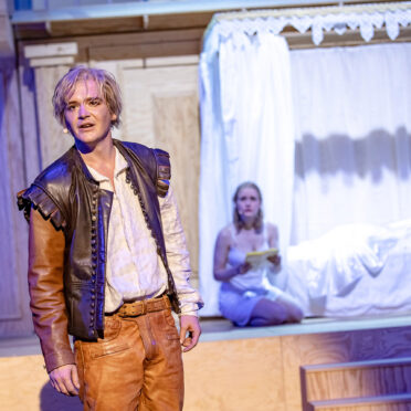 Shakespeare in Love 9 ubs Shalespeare in Love Andreas Philemon Schlegel Katharina Apitz Foto Udo Krause | MUSICAL TODAY