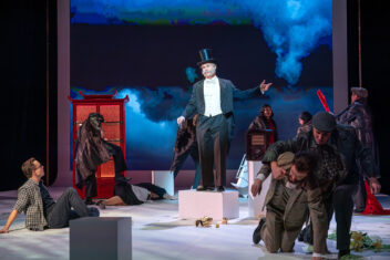 Der Hase mit den Bernsteinaugen Musikalische Komoedie Foto Tom Schulze 7 | MUSICAL TODAY