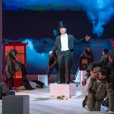 Der Hase mit den Bernsteinaugen Musikalische Komoedie Foto Tom Schulze 7 | MUSICAL TODAY