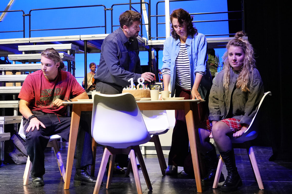 Next to Normal 5 Szenenfotos NTN c Laura Schloesser 1 | MUSICAL TODAY